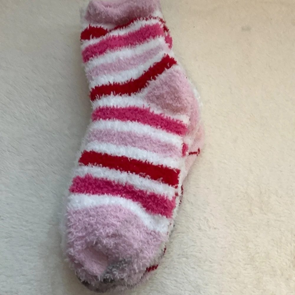 Capelli of New York Pink and Red Argyle Slipper Socks